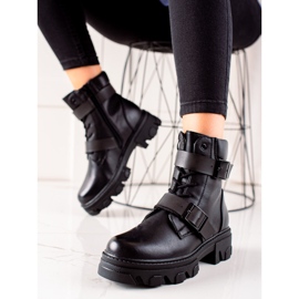 Travailleurs avec boucles noires 2