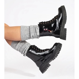 Bottines lacées laquées noir 2