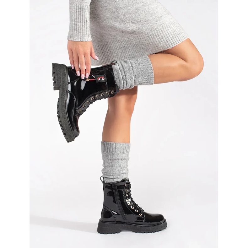 Bottines lacées laquées le noir 1