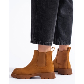 Bottines Chelsea femme en daim marron à talon plat brun 1