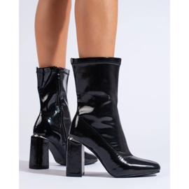 Bottines à talons hauts pour femmes en cuir écologique verni le noir 1
