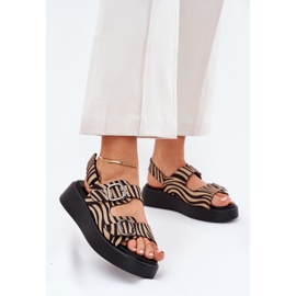 Sandales féminines sur la plate-forme et coins avec des boucles zèbres beige-noir 2