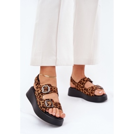 Sandales féminines sur la plate-forme et coins avec des boucles Brown Leopards brun 2