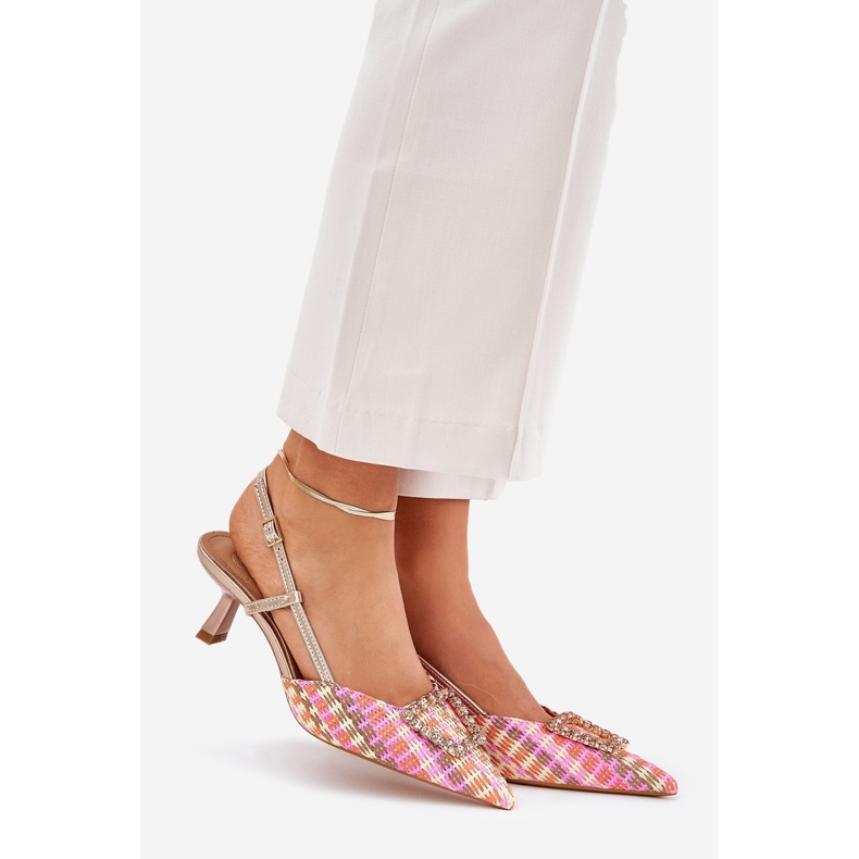 Talons hauts avec un ornement et un talon de champagne obsolète multicolore 1