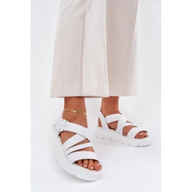 Sandales en cuir pour femmes sur la plate-forme avec une boucle blanche 2