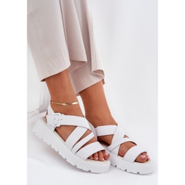 Sandales en cuir pour femmes sur la plate-forme avec une boucle blanche 7