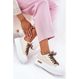 Baskets pour femmes sur une plate-forme massive avec un laçage décoratif beige 1 Baskets pour femmes sur une plate-forme massive avec un laçage décoratif beige 1