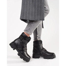 Travailleurs avec boucles noires 2