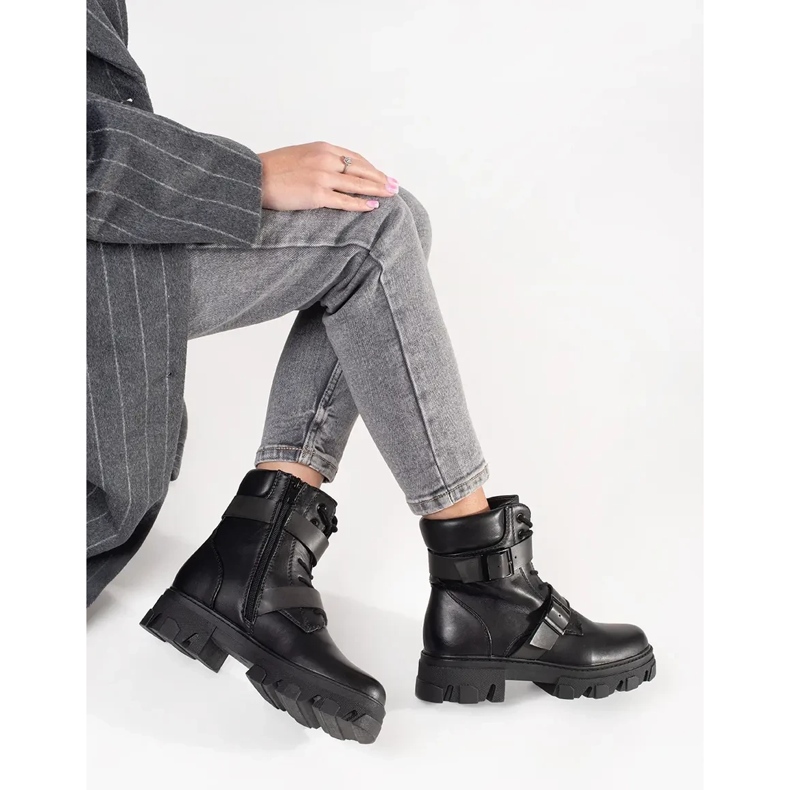 Travailleurs avec boucles noires 1