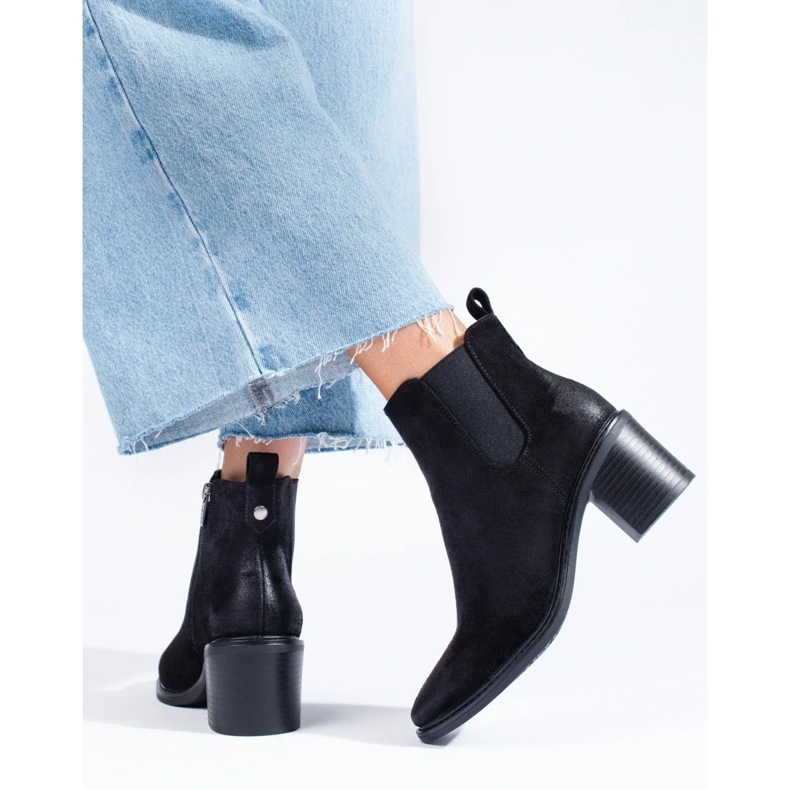 Bottines Chelsea noires pour femme sur le poteau 1
