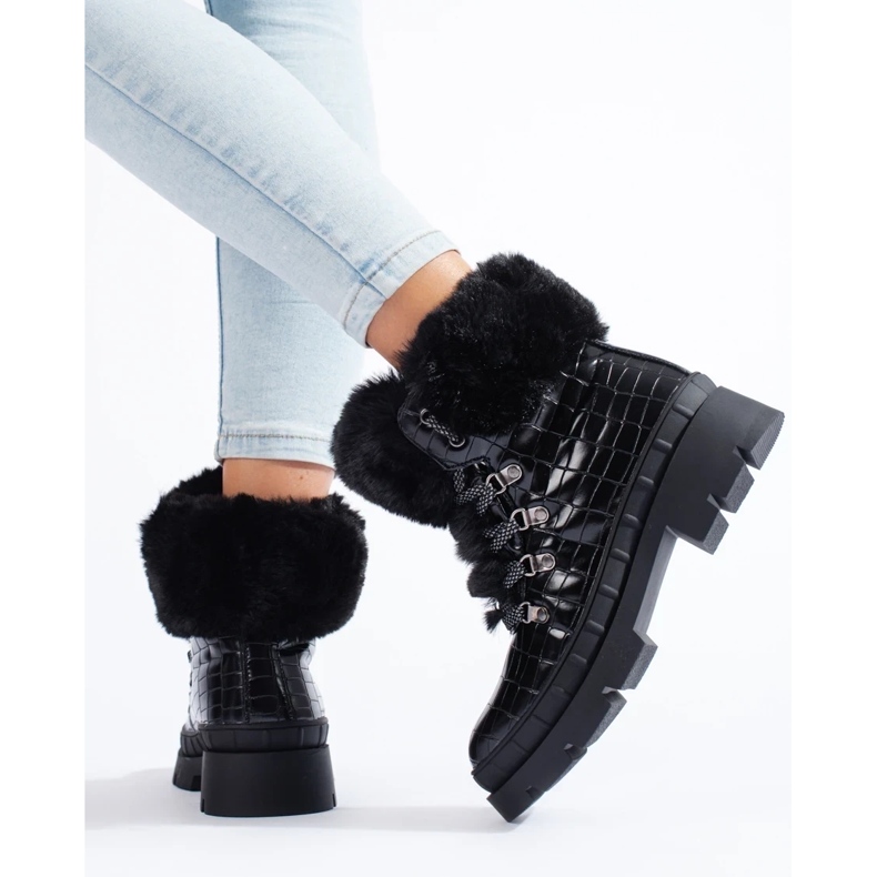 Bottines femme noires avec fourrure 1