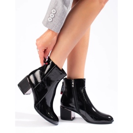 Bottines vernis noires pour femme 1