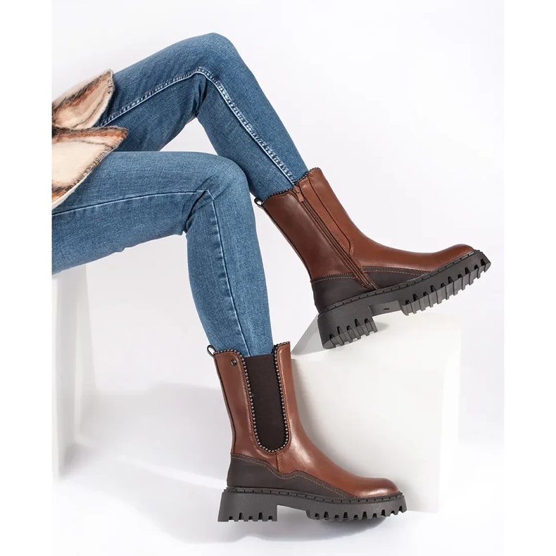 Bottines Chelsea hautes en cuir écologique brun 1