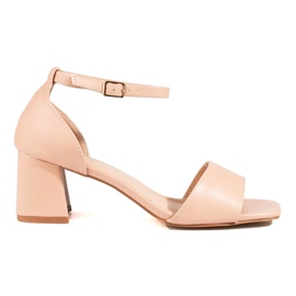 Sandales à talons bas beiges classiques de Shelovet 1