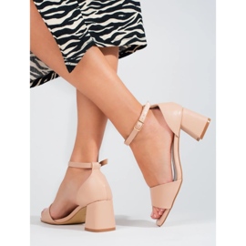 Sandales à talons bas beiges classiques de Shelovet 3