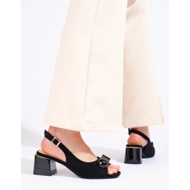 Sandales en daim noir 2