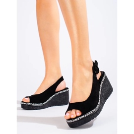 Sandales compensées noires de Shelovet 2