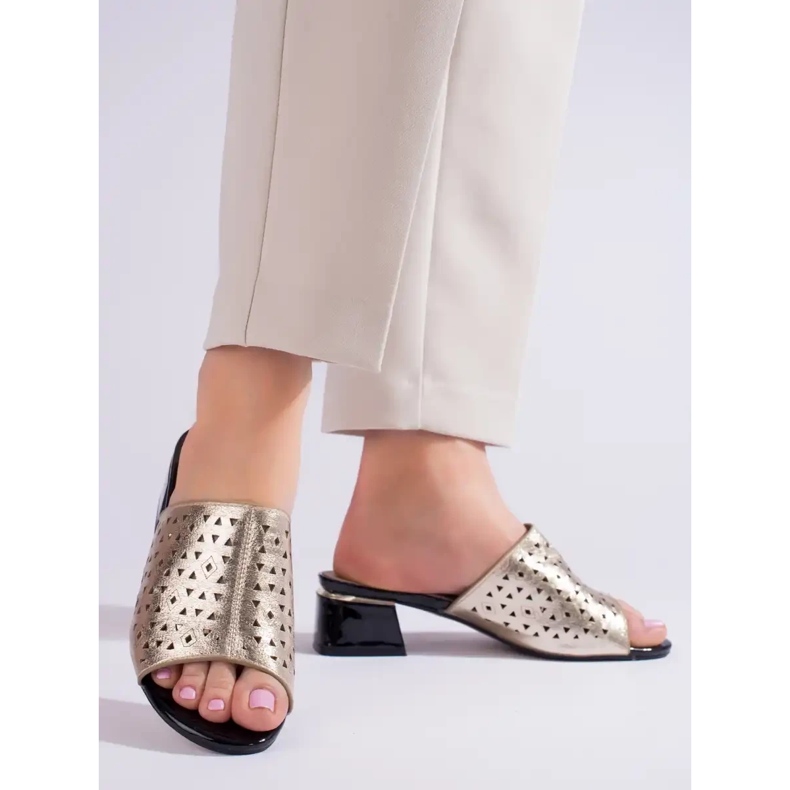 Chaussons femme dorés ajourés à talon bas Shelvt d'or 2