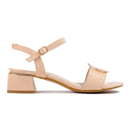Sandales en daim beige des femmes avec des talons bas 2
