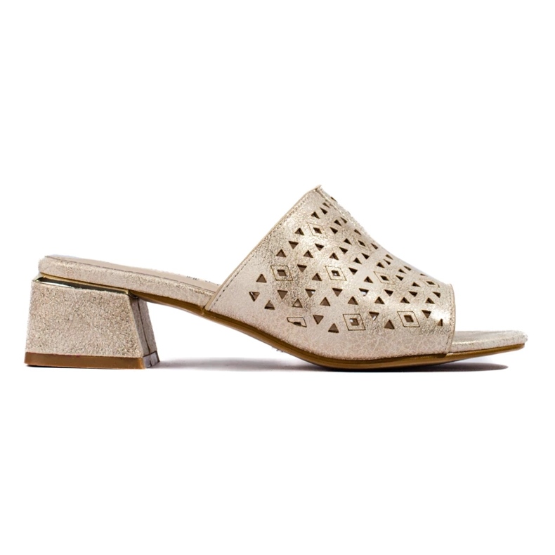 Les tongs dorés ouverts sur un poteau métallique bas d'or 2 Les tongs dorés ouverts sur un poteau métallique bas d'or 2