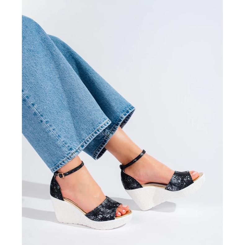 Sandales compensées noires et blanches pour femmes de Shelovet 2