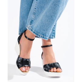 Sandales compensées noires et blanches pour femmes de Shelovet 1