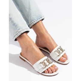 Chaussons blancs pour femme avec une élégante boucle Shelovet blanche 2