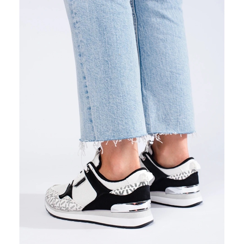 Chaussures de sport pour femmes Shelovet en noir et blanc blanche 1 Chaussures de sport pour femmes Shelovet en noir et blanc blanche 1