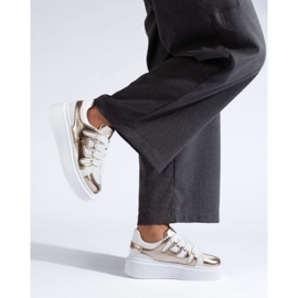 Baskets à plateforme hautes dorées et blanches de Shelovet 2