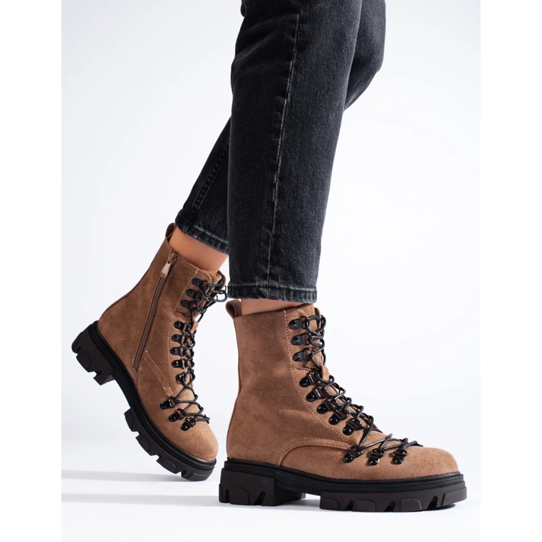 Bottes de travail marron nouées en daim de Vinceza beige 2