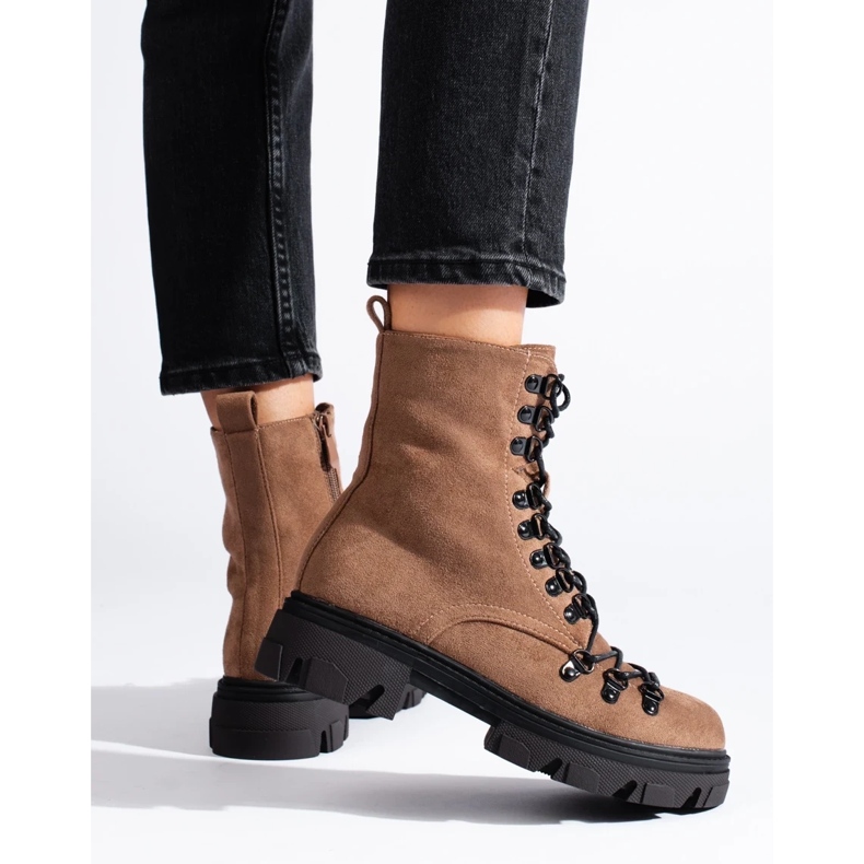 Bottes de travail marron nouées en daim de Vinceza beige 1