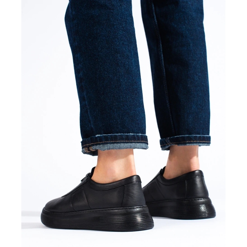 Chaussures pour femmes en cuir noir par T.Sokolski 1