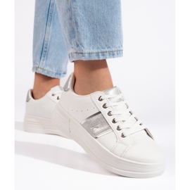 Baskets de sport blanches 2