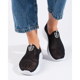 Chaussures de sport noires ajourées à enfiler 2