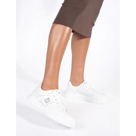 Baskets blanches sur la plateforme 2 Baskets blanches sur la plateforme 2