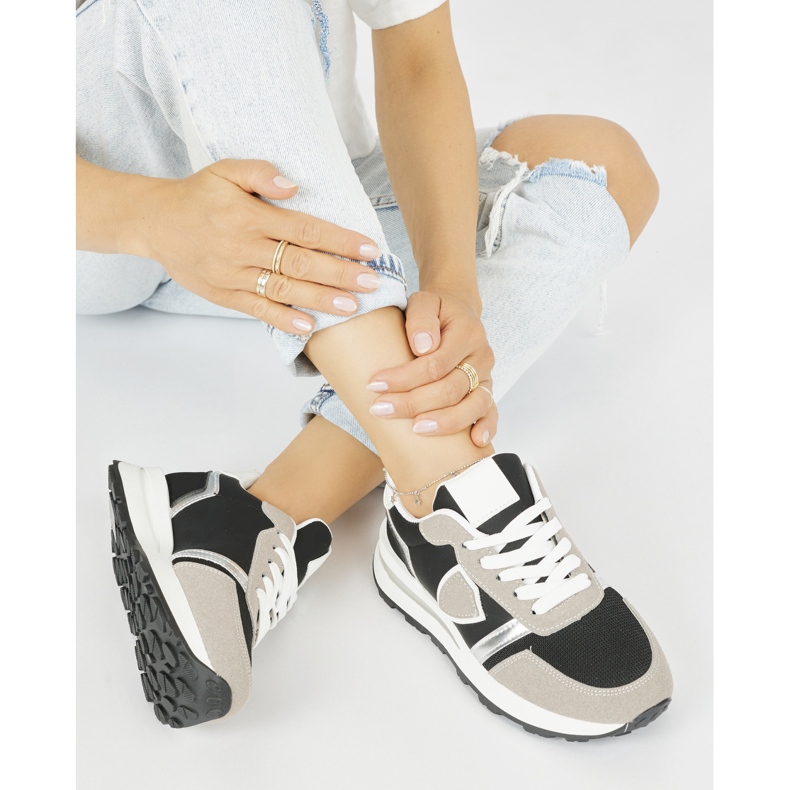 Chaussures de sport femme noires et beiges 2