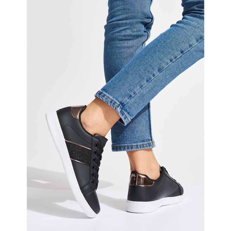 Chaussures de sport femme noires 1