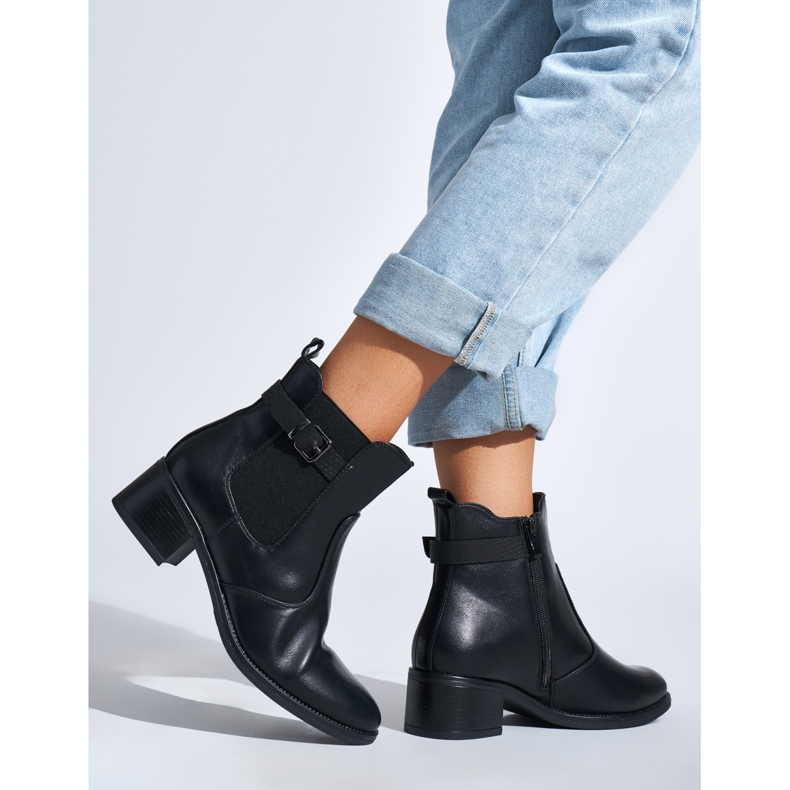 Bottines noires à talons bas pour femme 1