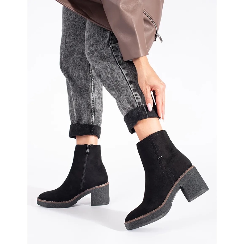 Bottines noires en daim 1