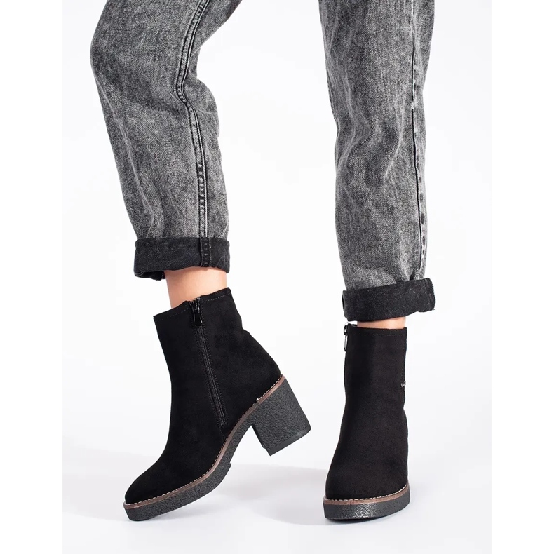 Bottines noires en daim 2