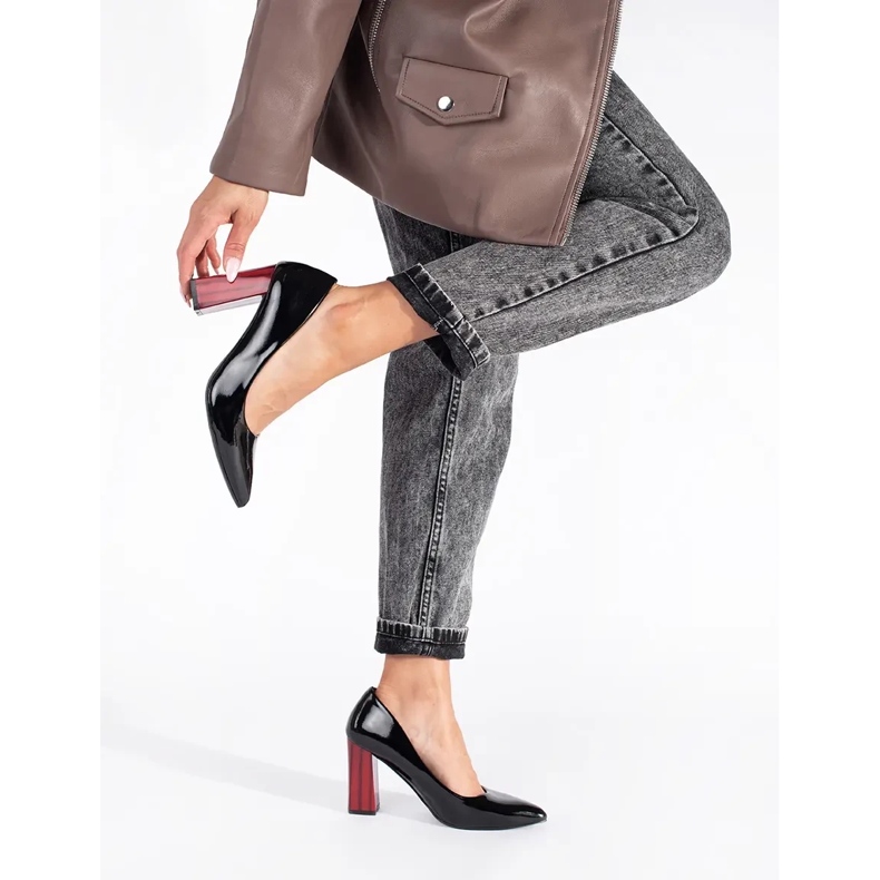 Escarpins élégants à talons hauts noirs vernis le noir 1