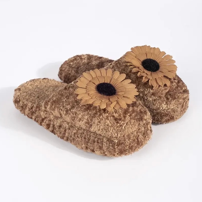 Chaussons enfant marron avec une fleur décorative brun 1