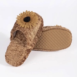 Chaussons enfant marron avec une fleur décorative brun 2