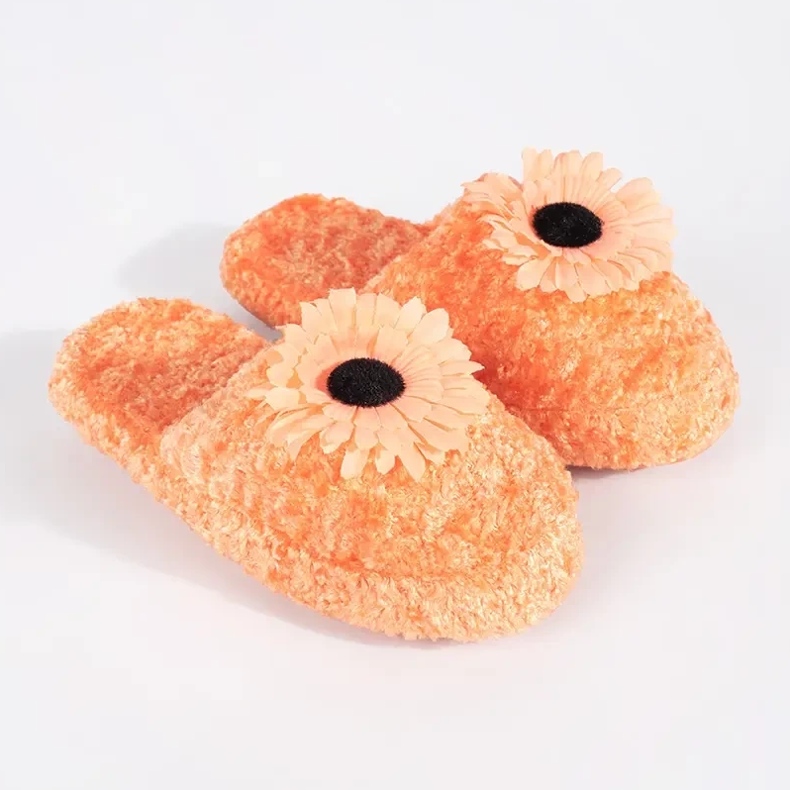 Chaussons enfants orange avec une fleur décorative 1