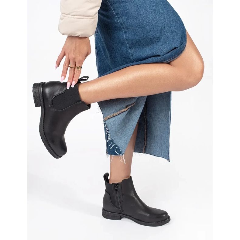 Bottines Chelsea plates femme noires 1