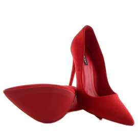 Escarpins sur talon aiguille en daim rouge 4