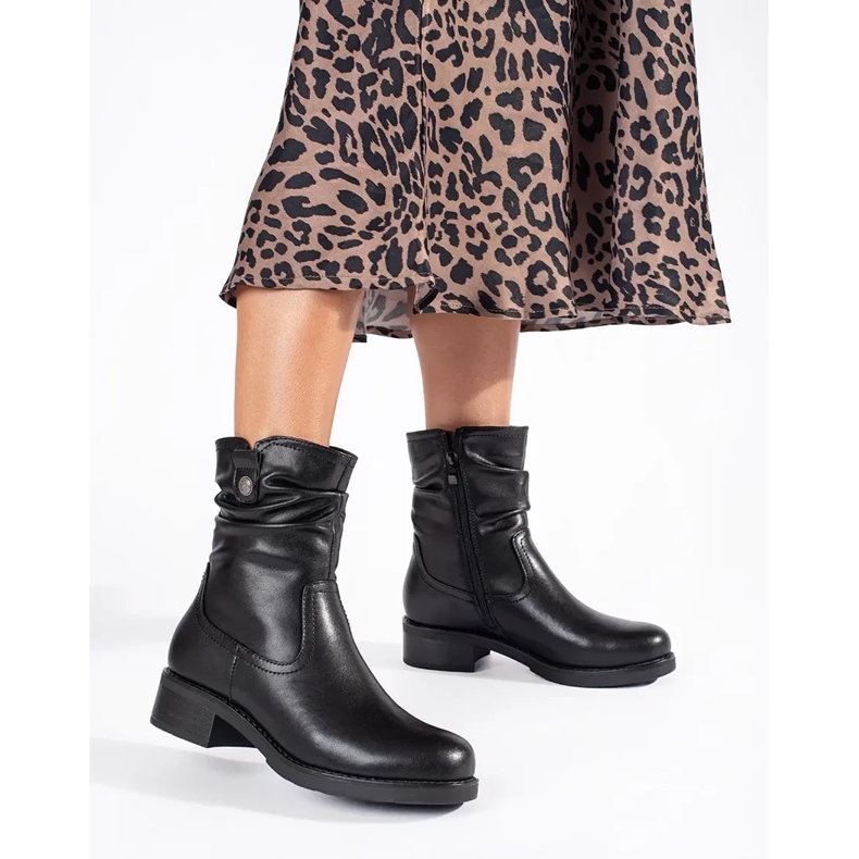 Bottines femme isolées en cuir noir par Sergio Leone le noir 2