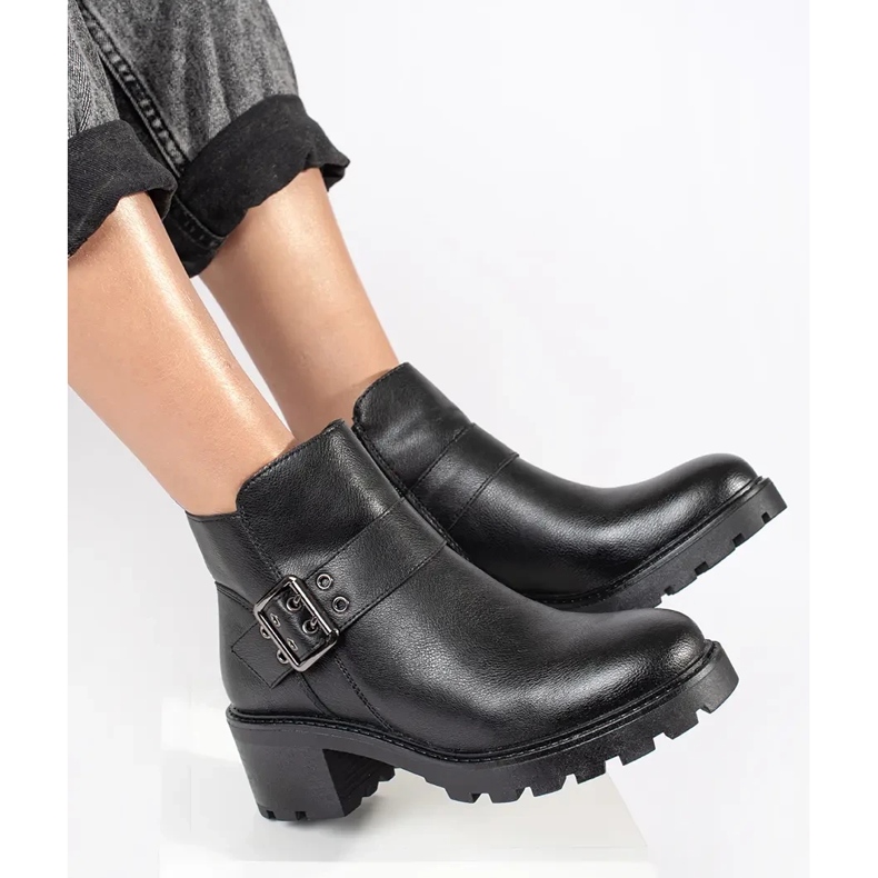 Bottines à talons hauts pour femmes en cuir noir avec boucle décorative par Sergio Leone 1