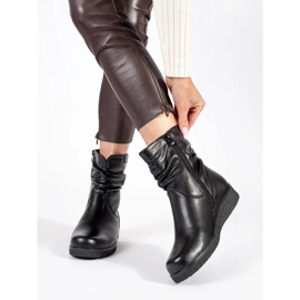 Bottines pour femmes en cuir noir sur une semelle basse avec une tige à volants par Sergio Leone le noir 3