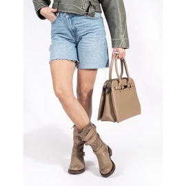 Bottines femme beiges à talons bas et boucles 2